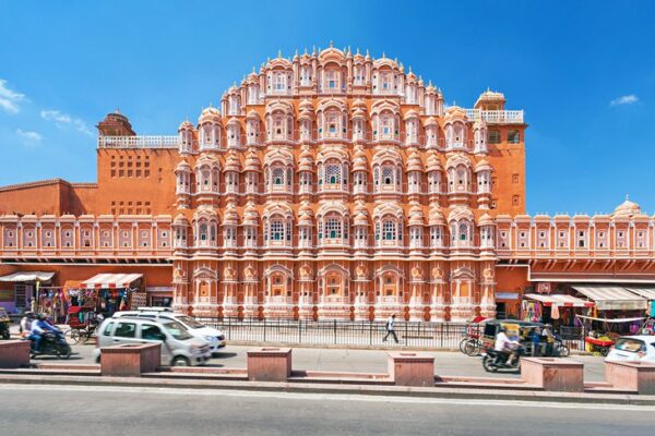 What are the major places to be visited in the city of Jaipur?
